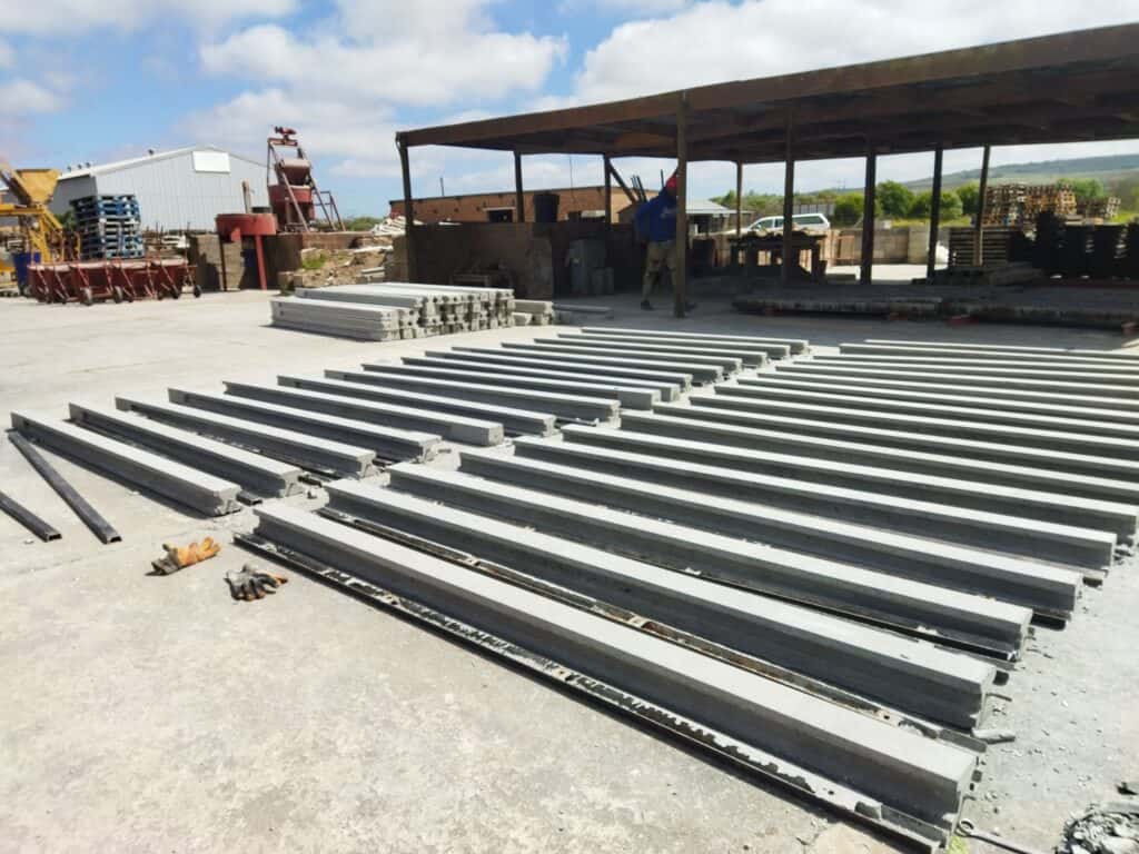 Vibracrete poles 2.7m