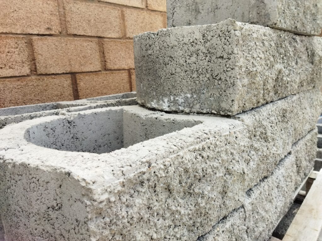 Rockfaced gret retainer